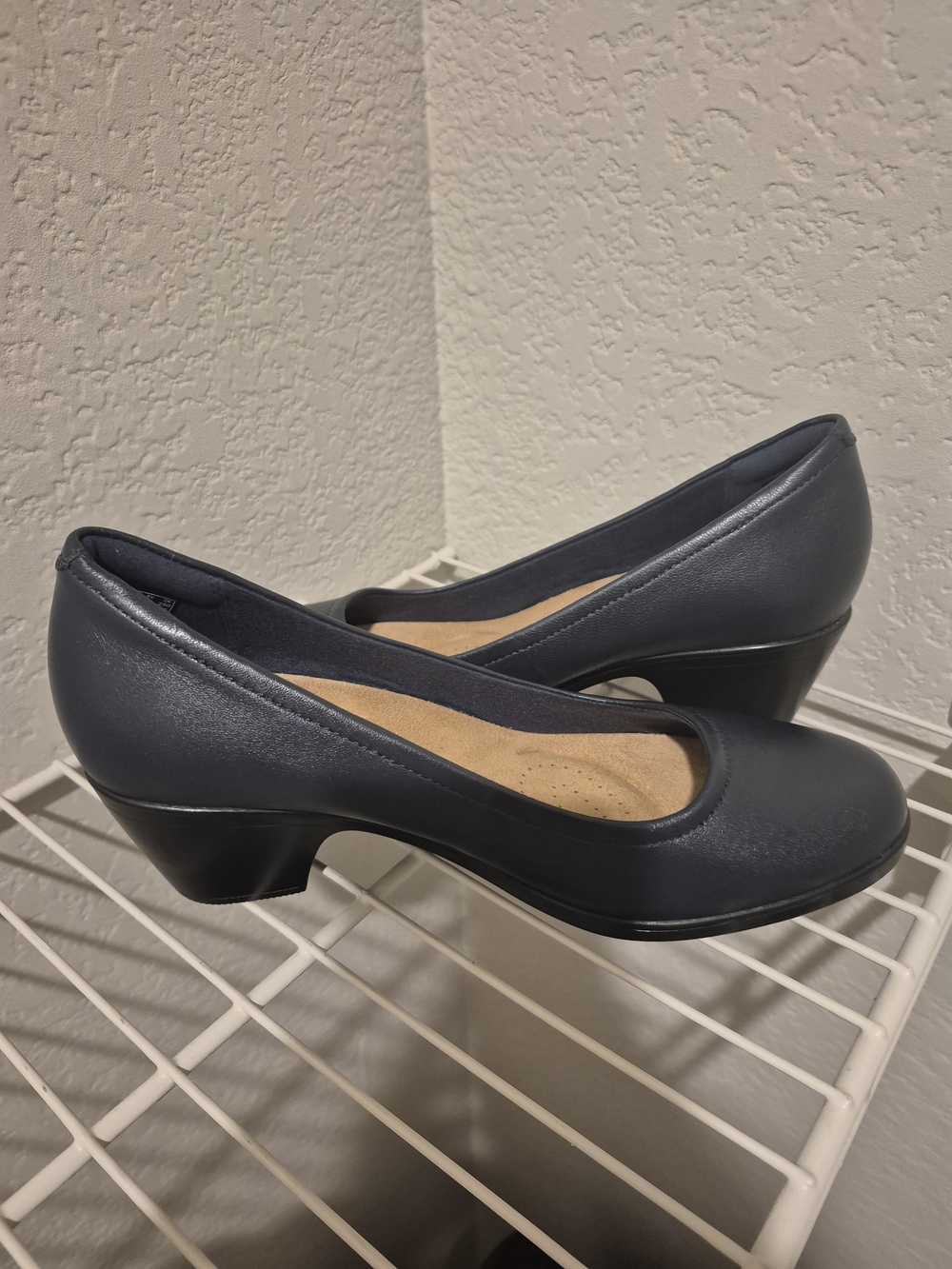 Clarks WOMENS  Navy Low Heel Court Shoes Size 9